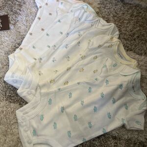 Carter's Newborn 5 Piece Set Layette new with tags baby boy and girl neutral
